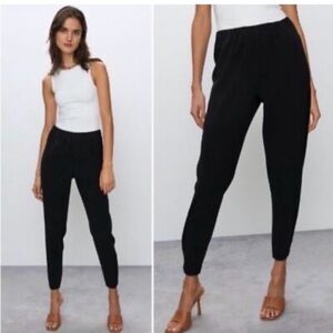 Aritzia Babaton Black Jogger Pants - Elastic Waist & Cuffed Ankles size S